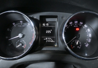 Подержанный автомобиль Skoda Yeti 2011 года (10 фото)