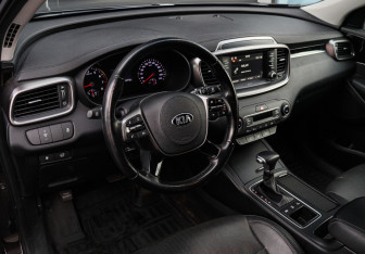 Подержанный автомобиль Kia Sorento 2019 года (11 фото)
