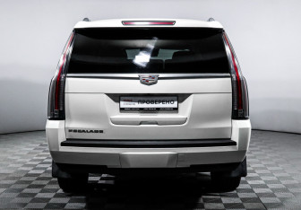 Подержанный автомобиль Cadillac Escalade Suv 2015 года (6 фото)