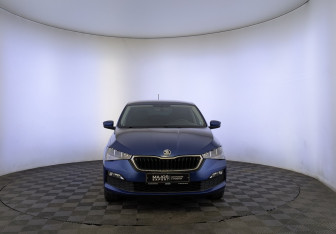 Подержанный автомобиль Skoda Rapid Liftback 2021 года (2 фото)