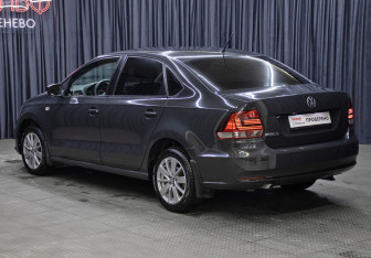 Подержанный автомобиль Volkswagen Polo Sedan 2016 года (7 фото)