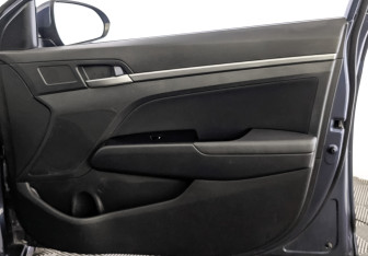 Подержанный автомобиль Hyundai Elantra Sedan 2017 года (25 фото)