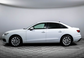 Подержанный автомобиль Audi A4 Sedan 2022 года (8 фото)