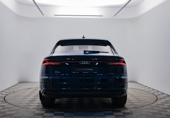 Подержанный автомобиль Audi Q8 2019 года (6 фото)