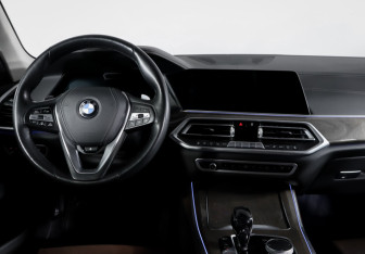 Подержанный автомобиль BMW X5 2019 года (12 фото)