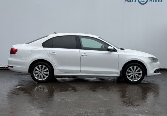 Подержанный автомобиль Volkswagen Jetta Sedan 2013 года (4 фото)