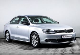 Подержанный автомобиль Volkswagen Jetta Sedan 2013 года (3 фото)