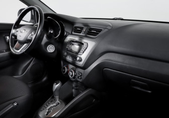 Подержанный автомобиль Kia Rio Sedan 2014 года (9 фото)