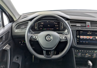 Подержанный автомобиль Volkswagen Tiguan 2020 года (22 фото)