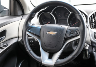 Подержанный автомобиль Chevrolet Cruze Sedan 2013 года (16 фото)