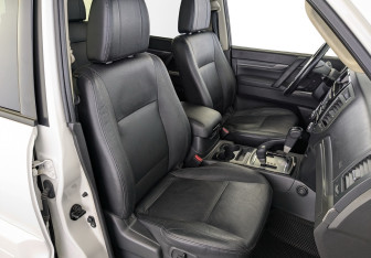 Подержанный автомобиль Mitsubishi Pajero 2018 года (24 фото)