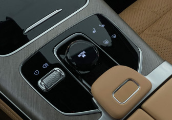 Подержанный автомобиль Jaecoo J8 2024 года (18 фото)