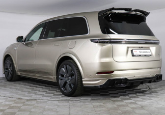 Подержанный автомобиль LiXiang L9 2023 года (7 фото)