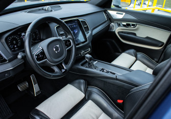 Подержанный автомобиль Volvo XC90 2019 года (14 фото)