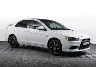 Подержанный автомобиль Mitsubishi Lancer Sedan 2012 года (3 фото)