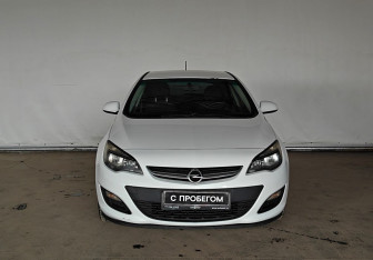 Подержанный автомобиль Opel Astra Hatchback 2013 года (2 фото)