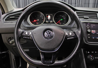 Подержанный автомобиль Volkswagen Tiguan 2018 года (17 фото)