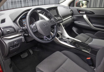 Подержанный автомобиль Mitsubishi Eclipse Cross 2021 года (15 фото)