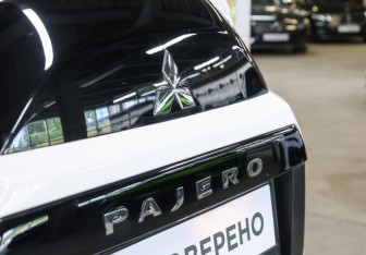 Подержанный автомобиль Mitsubishi Pajero 2018 года (26 фото)