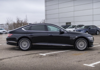 Подержанный автомобиль Genesis G80 2021 года (4 фото)
