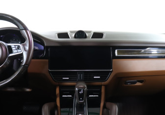 Подержанный автомобиль Porsche Cayenne 2021 года (14 фото)