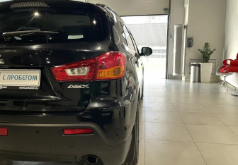 Подержанный автомобиль Mitsubishi ASX 2010 года (8 фото)