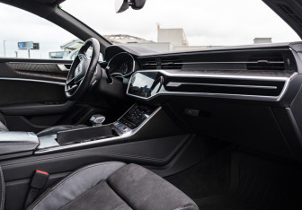 Подержанный автомобиль Audi A7 2018 года (17 фото)