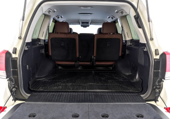 Подержанный автомобиль Toyota Land Cruiser Suv 2016 года (10 фото)