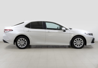 Подержанный автомобиль Toyota Camry Sedan 2021 года (4 фото)