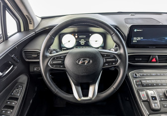 Подержанный автомобиль Hyundai Santa Fe 2021 года (22 фото)