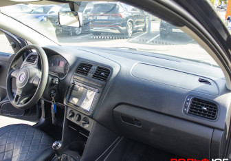 Подержанный автомобиль Volkswagen Polo Sedan 2014 года (13 фото)