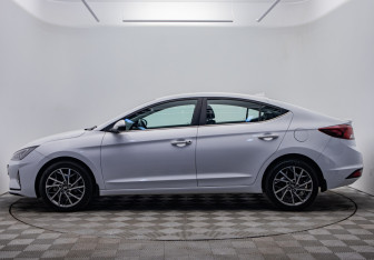 Подержанный автомобиль Hyundai Elantra Sedan 2019 года (2 фото)
