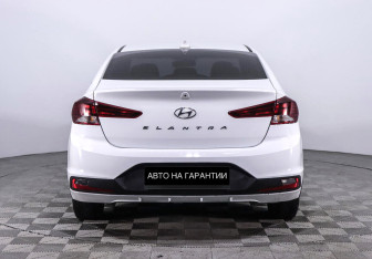 Подержанный автомобиль Hyundai Elantra Sedan 2019 года (6 фото)