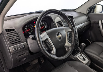 Подержанный автомобиль Chevrolet Captiva 2011 года (15 фото)