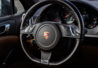 Подержанный автомобиль Porsche Cayenne 2013 года (14 фото)