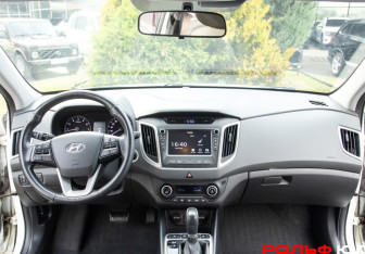 Подержанный автомобиль Hyundai Creta 2018 года (10 фото)
