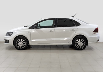 Подержанный автомобиль Volkswagen Polo Sedan 2020 года (8 фото)