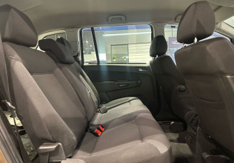 Подержанный автомобиль Opel Zafira Compactvan 2012 года (11 фото)