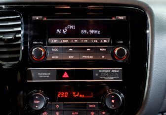 Подержанный автомобиль Mitsubishi Outlander 2020 года (15 фото)