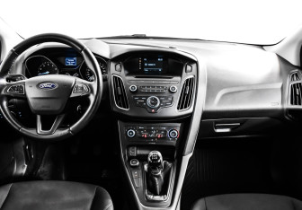 Подержанный автомобиль Ford Focus Sedan 2018 года (18 фото)