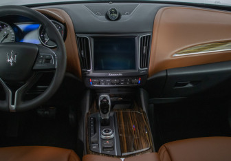 Подержанный автомобиль Maserati Levante 2017 года (14 фото)