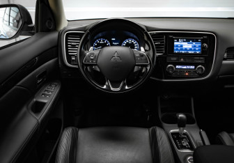 Подержанный автомобиль Mitsubishi Outlander 2016 года (8 фото)