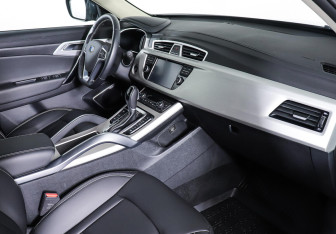 Подержанный автомобиль Geely Atlas 2022 года (10 фото)