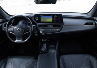 Подержанный автомобиль Lexus ES 2021 года (13 фото)