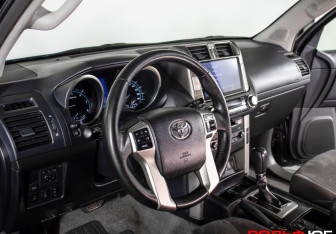 Подержанный автомобиль Toyota Land Cruiser Prado 2012 года (13 фото)