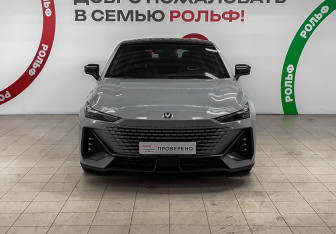 Подержанный автомобиль Changan UNI-V 2023 года (2 фото)