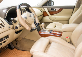 Подержанный автомобиль Infiniti FX 2010 года (11 фото)