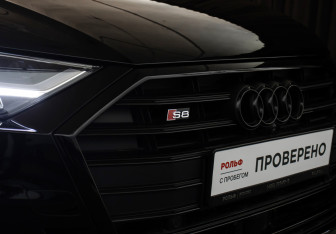 Подержанный автомобиль Audi S8 2021 года (28 фото)