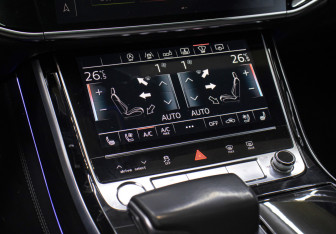 Подержанный автомобиль Audi A8 2018 года (18 фото)