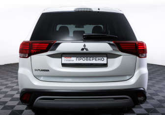 Подержанный автомобиль Mitsubishi Outlander 2021 года (6 фото)